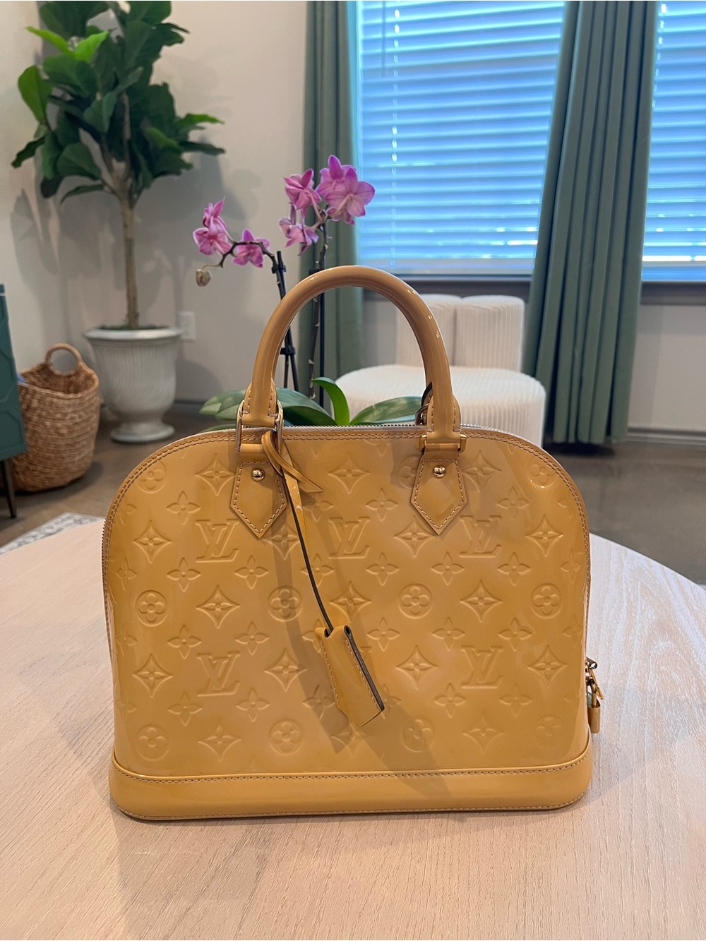 Louis Vuitton Vernis Alma GM – Beige/Yellow Patent Leather